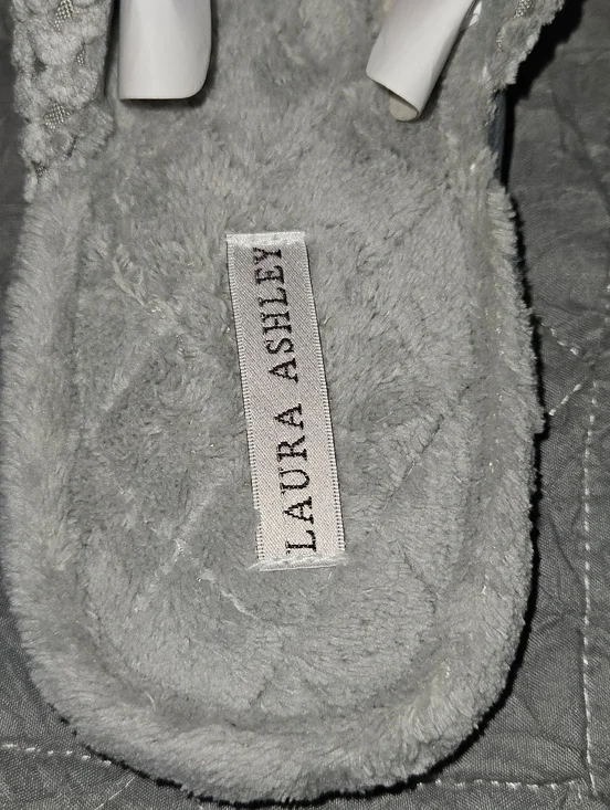 Laura Ashley NEW Memory FOAM Slippers Size Large (8-9) - Picture 8 of 8